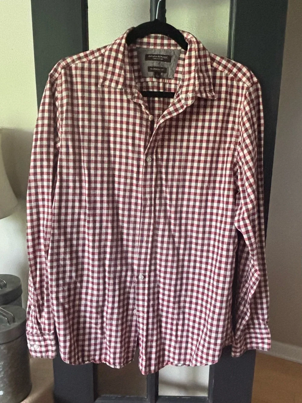 Banana Republic Red, black  and beige Gingham Button-Down flannel shirt. Size L.